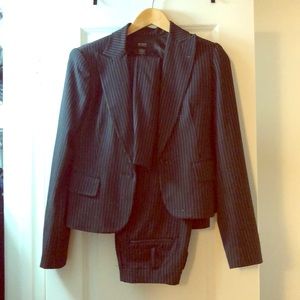 🌵Body by Victoria three piece suit set pinstripe